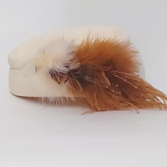Chapelier Artistique Montreal White Felt Feathered Hat - Picture 5 of 9